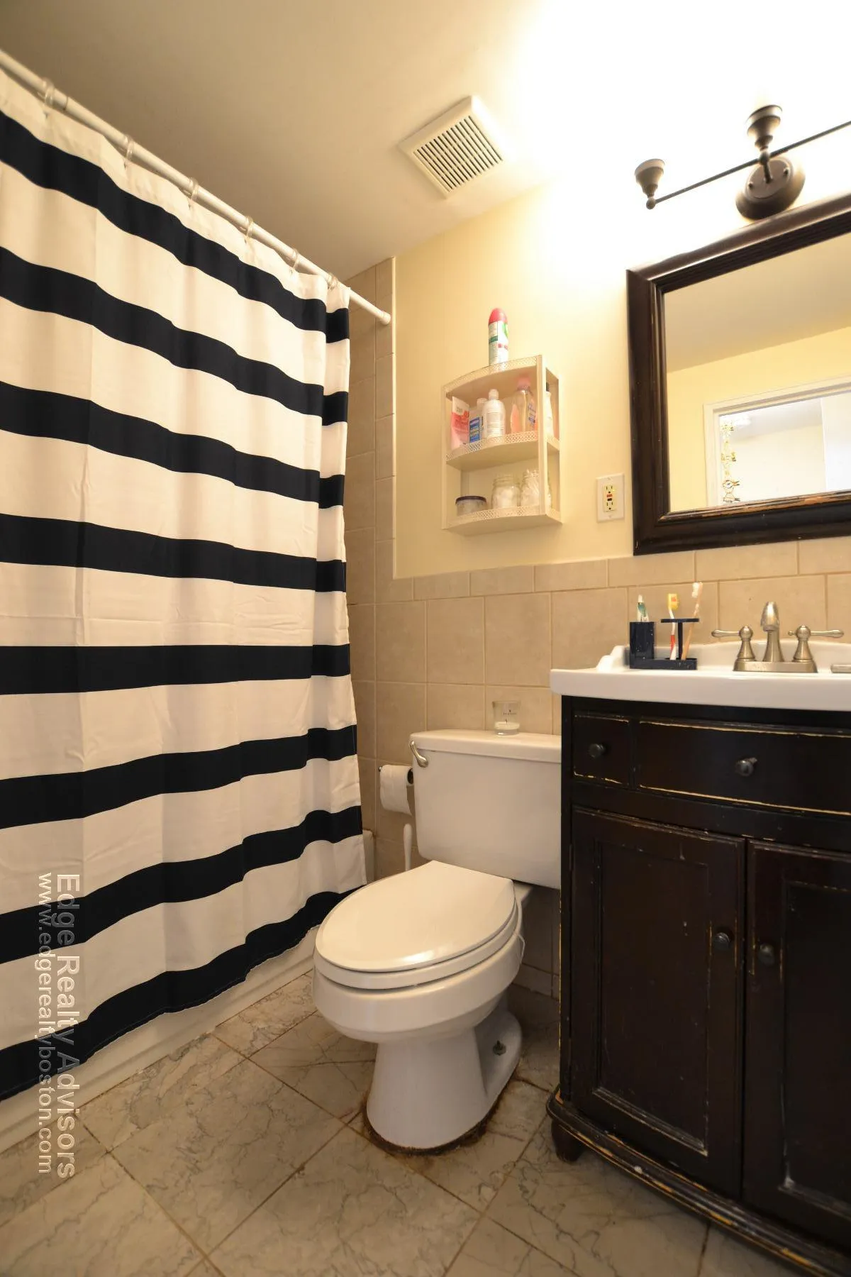 3 bed, 2 bath apartment for rent at 132 Lake Shore Rd Unit 2, Brighton — photo 5 of 9