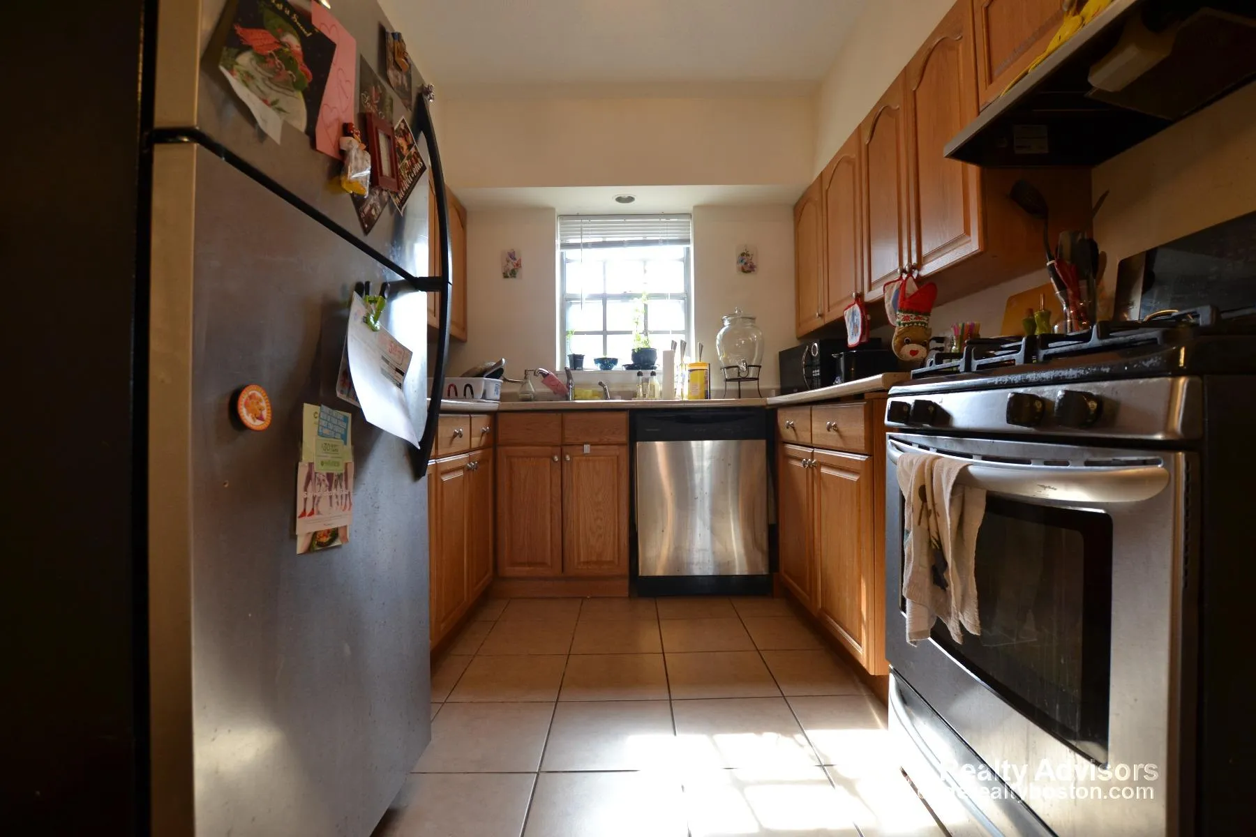 3 bed, 2 bath apartment for rent at 132 Lake Shore Rd Unit 2, Brighton — photo 2 of 9