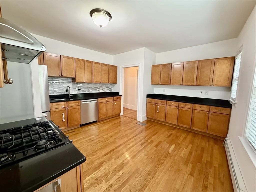 3 bed, 2 bath apartment for rent at 132 Middlesex Rd Unit 1, Chestnut Hill — photo 11 of 24