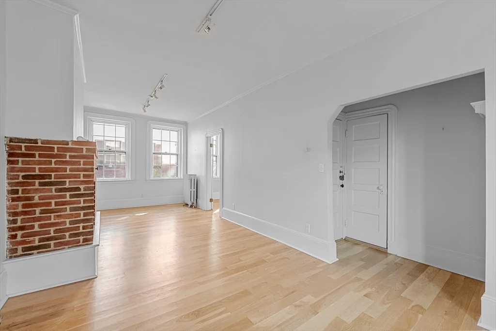2 bed, 1 bath apartment for rent at 132 Myrtle St Unit 2, Beacon Hill — photo 4 of 15