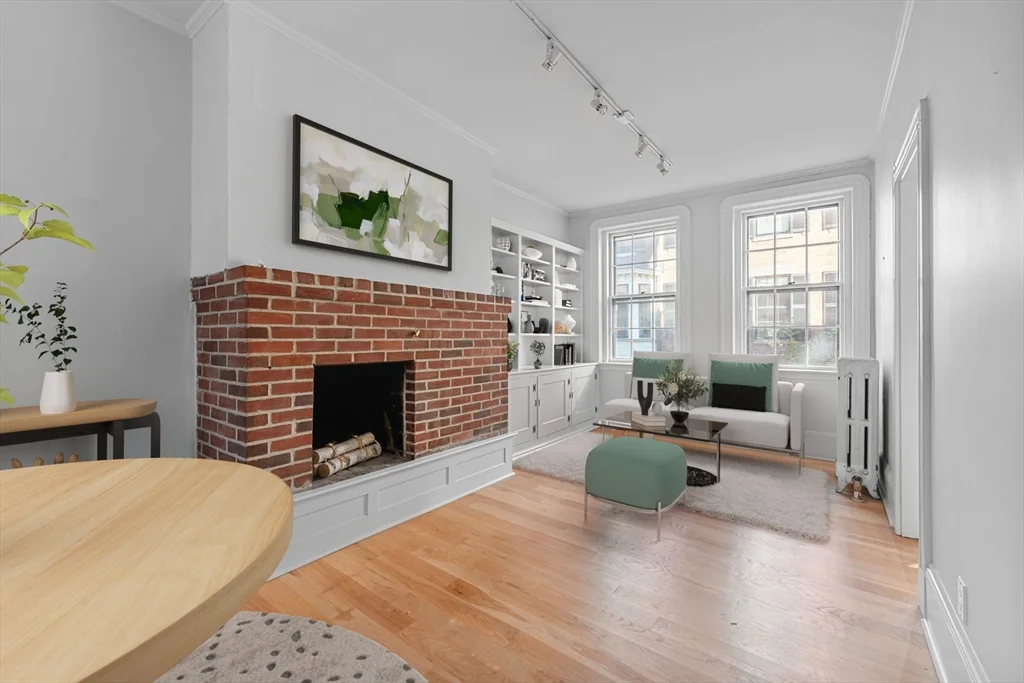 2 bed, 1 bath apartment for rent at 132 Myrtle St Unit 2, Beacon Hill