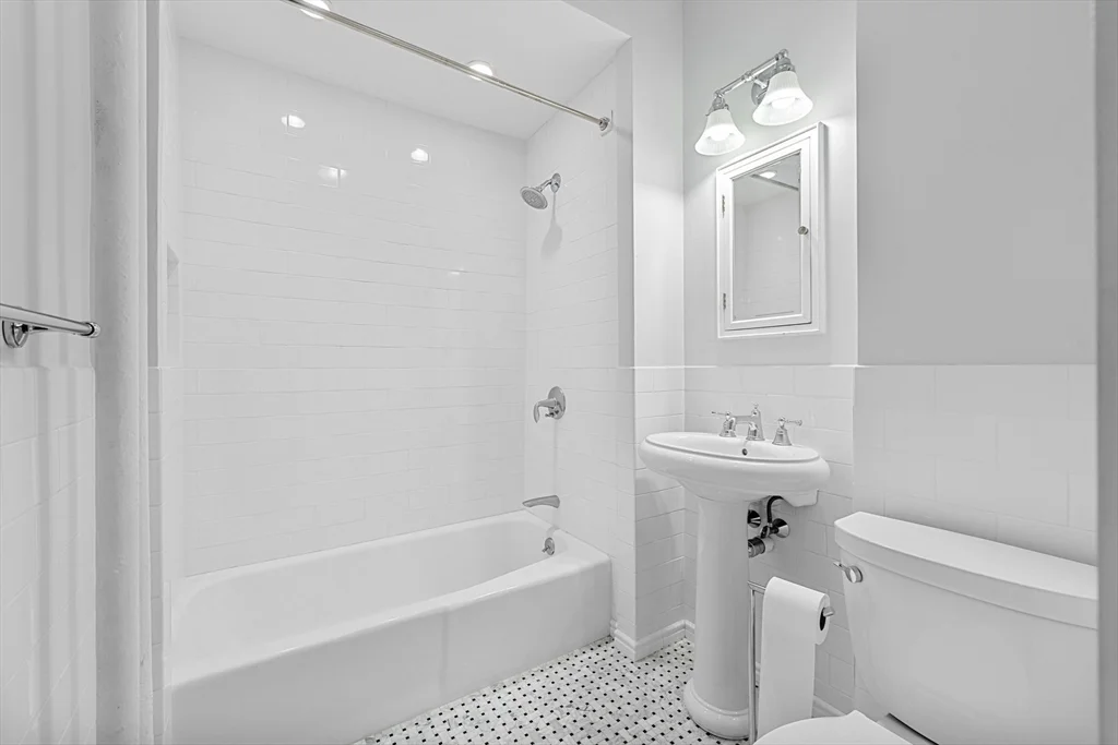 2 bed, 1 bath apartment for rent at 132 Myrtle St Unit 2, Beacon Hill — photo 13 of 15