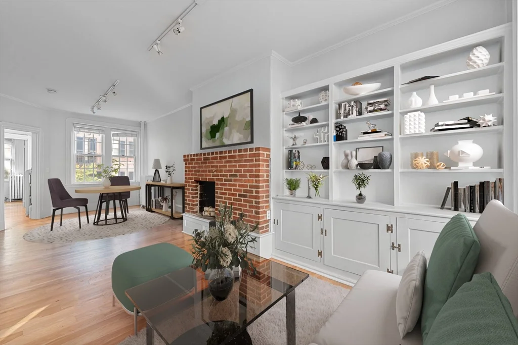 2 bed, 1 bath apartment for rent at 132 Myrtle St Unit 2, Beacon Hill — photo 2 of 15