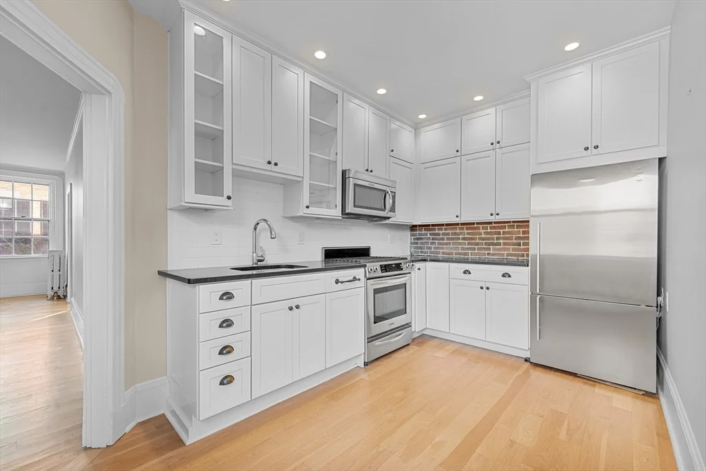 2 bed, 1 bath apartment for rent at 132 Myrtle St Unit 2, Beacon Hill — photo 7 of 15