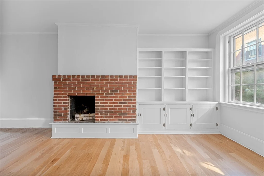 2 bed, 1 bath apartment for rent at 132 Myrtle St Unit 2, Beacon Hill — photo 5 of 15