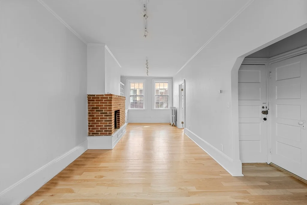 2 bed, 1 bath apartment for rent at 132 Myrtle St Unit 2, Beacon Hill — photo 3 of 15