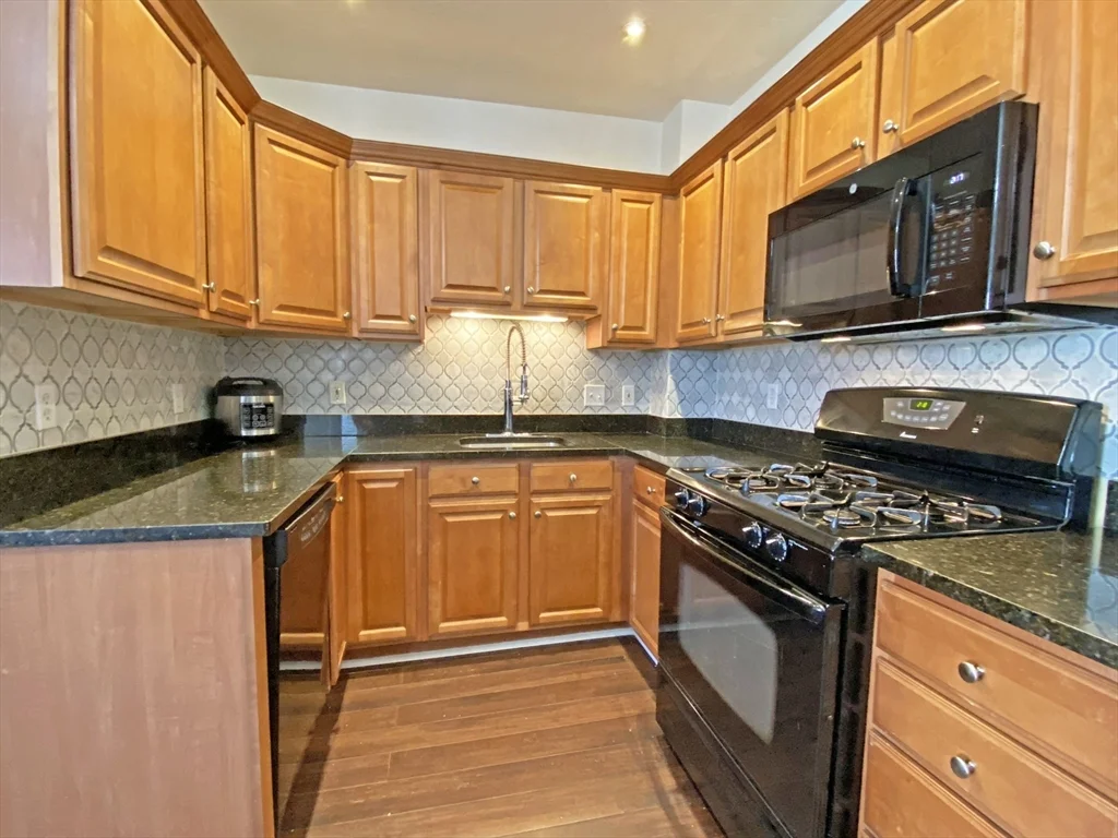 2 bed, 1 bath apartment for rent at 132 Myrtle St Unit 2, South Side — photo 5 of 14