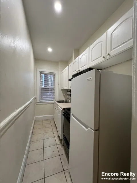 2 bed, 1 bath apartment for rent at 132 Oxford St Unit 3, Baldwin