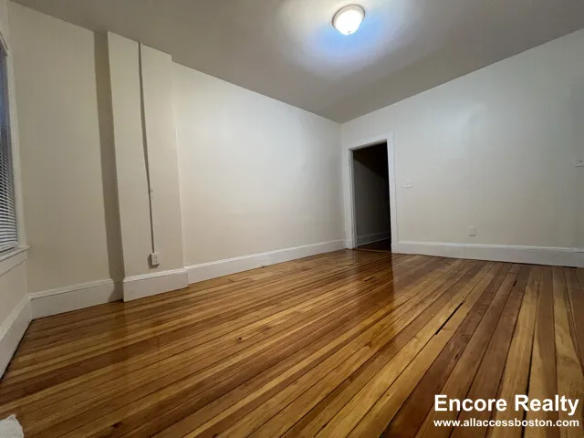 2 bed, 1 bath apartment for rent at 132 Oxford St Unit 3, Baldwin — photo 5 of 20