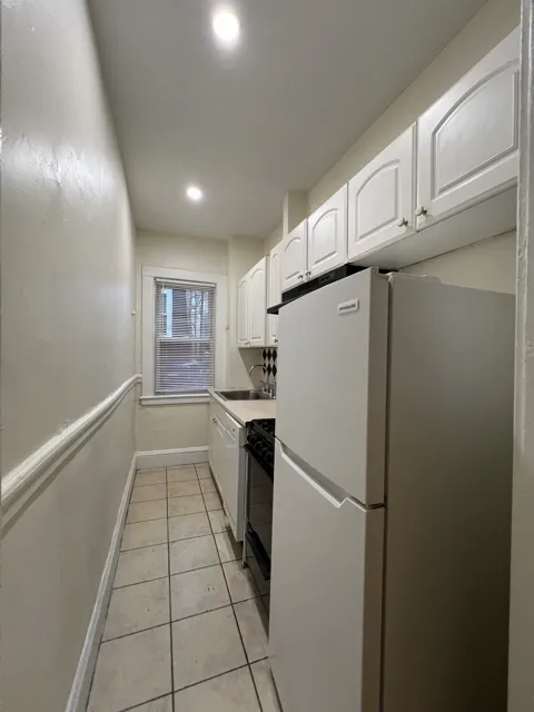 2 bed, 1 bath apartment for rent at 132 Oxford St Unit 3, Baldwin — photo 2 of 20