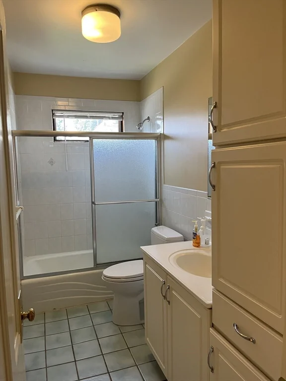 5 bed, 2 bath apartment for rent at 132 Riverside St Unit 132, Watertown — photo 8 of 10