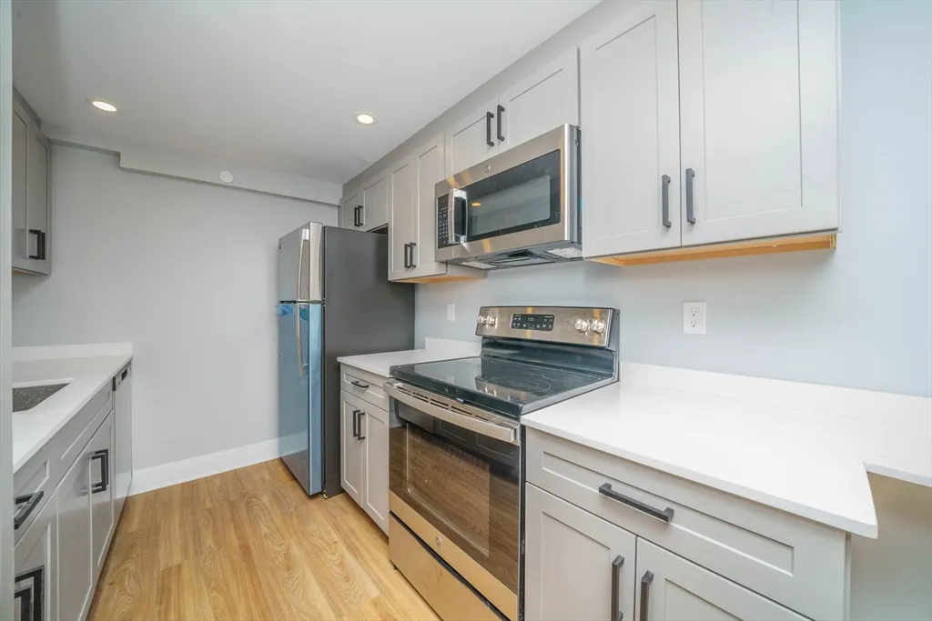 2 bed, 1 bath apartment for rent at 132 Sherman St Unit 9, Neighborhood Nine
