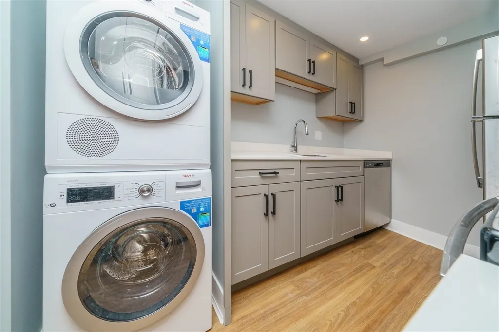 2 bed, 1 bath apartment for rent at 132 Sherman St Unit 9, Neighborhood Nine — photo 2 of 23