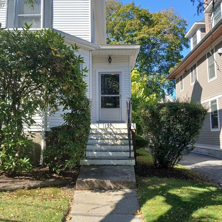 4 bed, 2 bath apartment for rent at 132 Thorndike St Unit 2, Coolidge Corner — photo 2 of 25