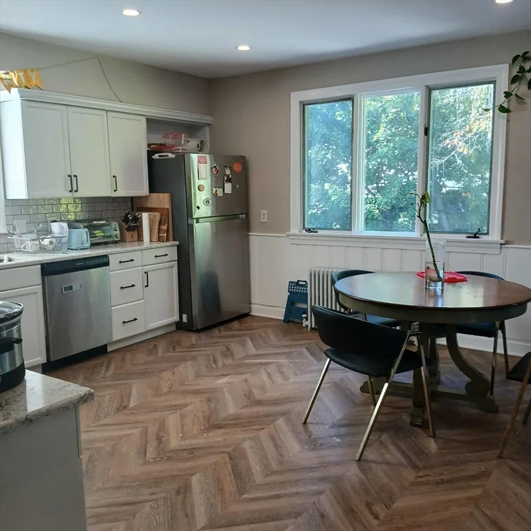 4 bed, 2 bath apartment for rent at 132 Thorndike St Unit 2, Coolidge Corner — photo 4 of 25
