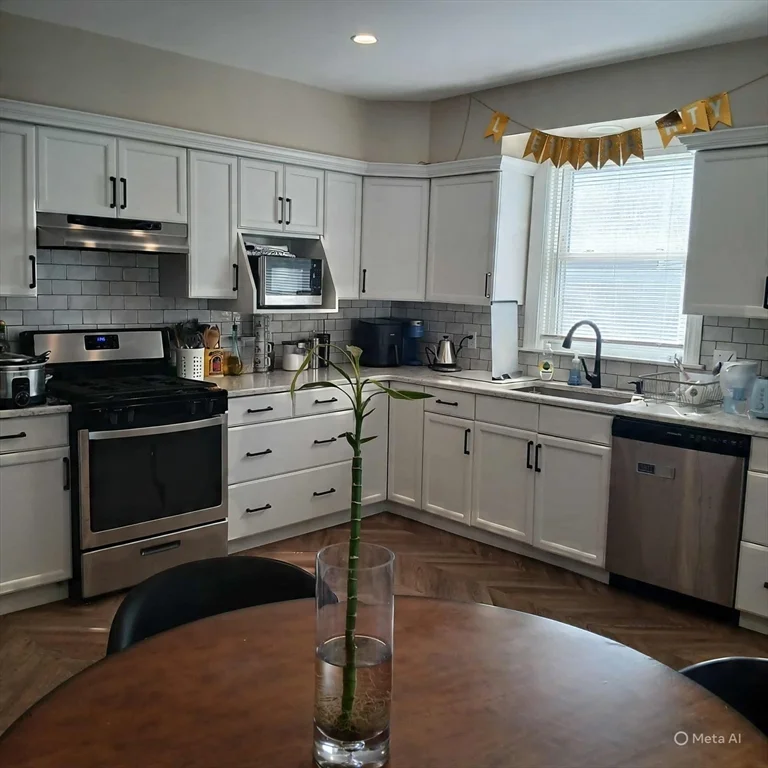 4 bed, 2 bath apartment for rent at 132 Thorndike St Unit 2, Coolidge Corner — photo 3 of 25