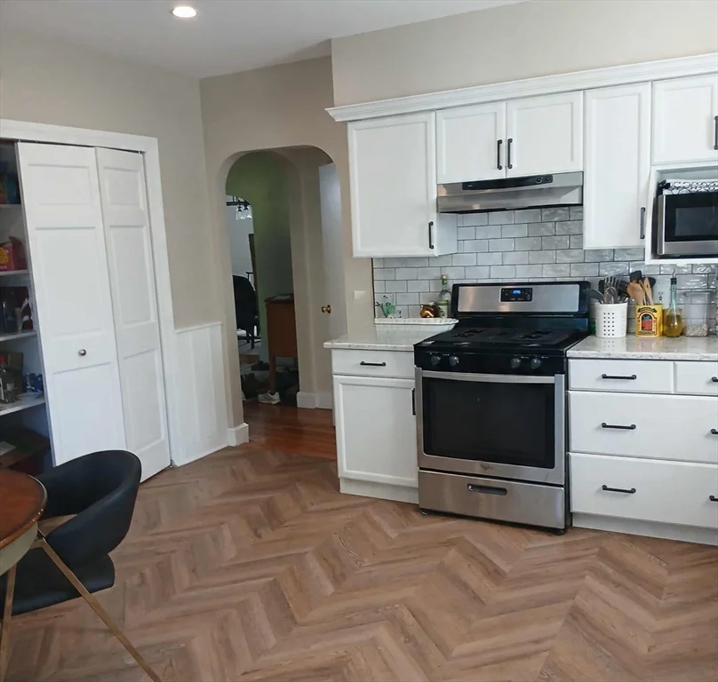 4 bed, 2 bath apartment for rent at 132 Thorndike St Unit 2, Coolidge Corner — photo 5 of 25