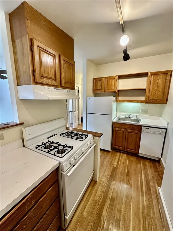 2 bed, 1 bath apartment for rent at 132 West Concord Unit 5, South End — photo 3 of 11