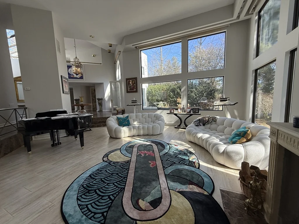 4 bed, 4+ bath apartment for rent at 132 Yarmouth Rd, Chestnut Hill — photo 3 of 22
