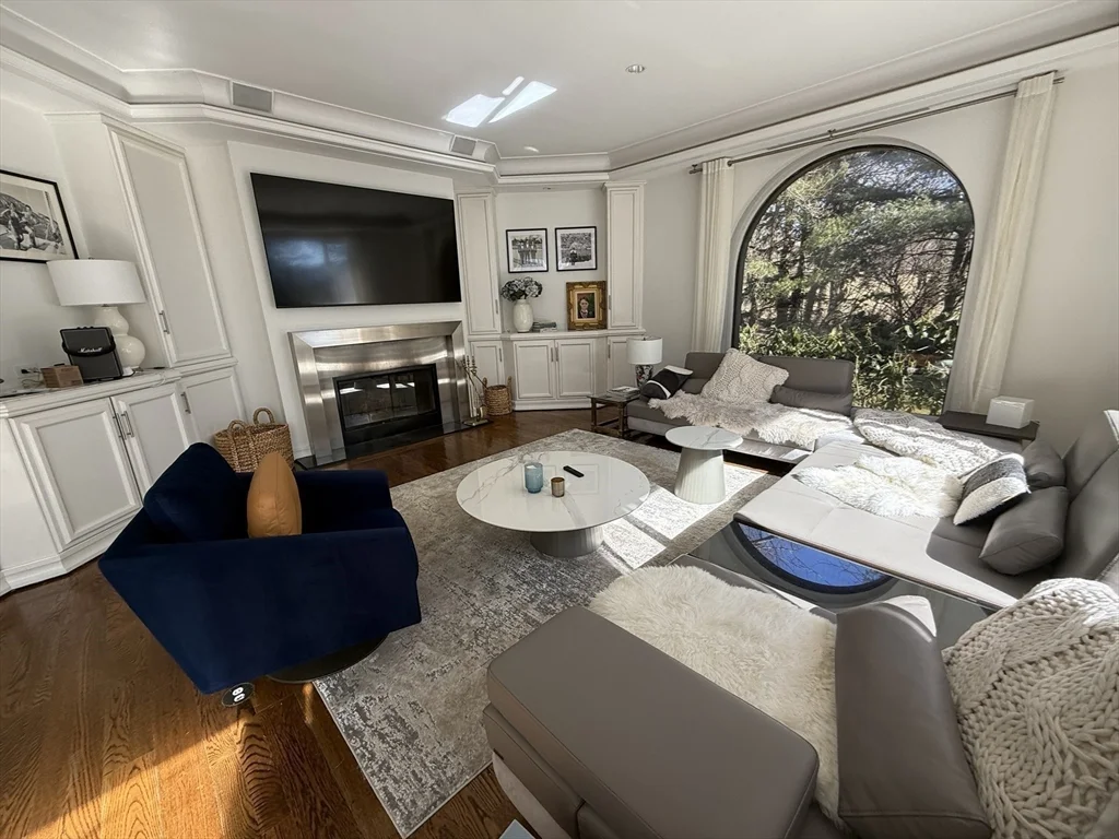 4 bed, 4+ bath apartment for rent at 132 Yarmouth Rd, Chestnut Hill — photo 13 of 22