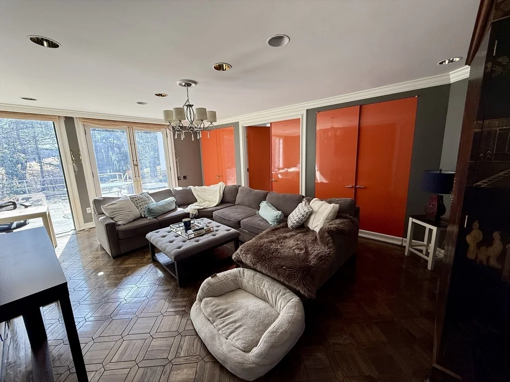 4 bed, 4+ bath apartment for rent at 132 Yarmouth Rd, Chestnut Hill — photo 11 of 22