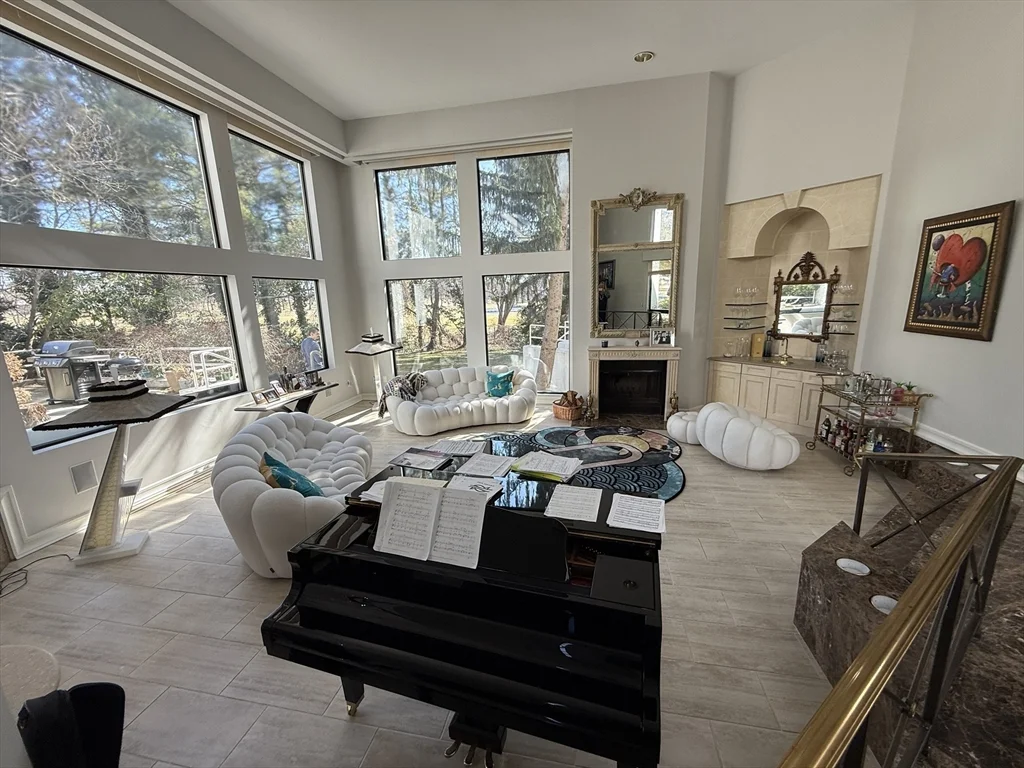 4 bed, 4+ bath apartment for rent at 132 Yarmouth Rd, Chestnut Hill — photo 4 of 22