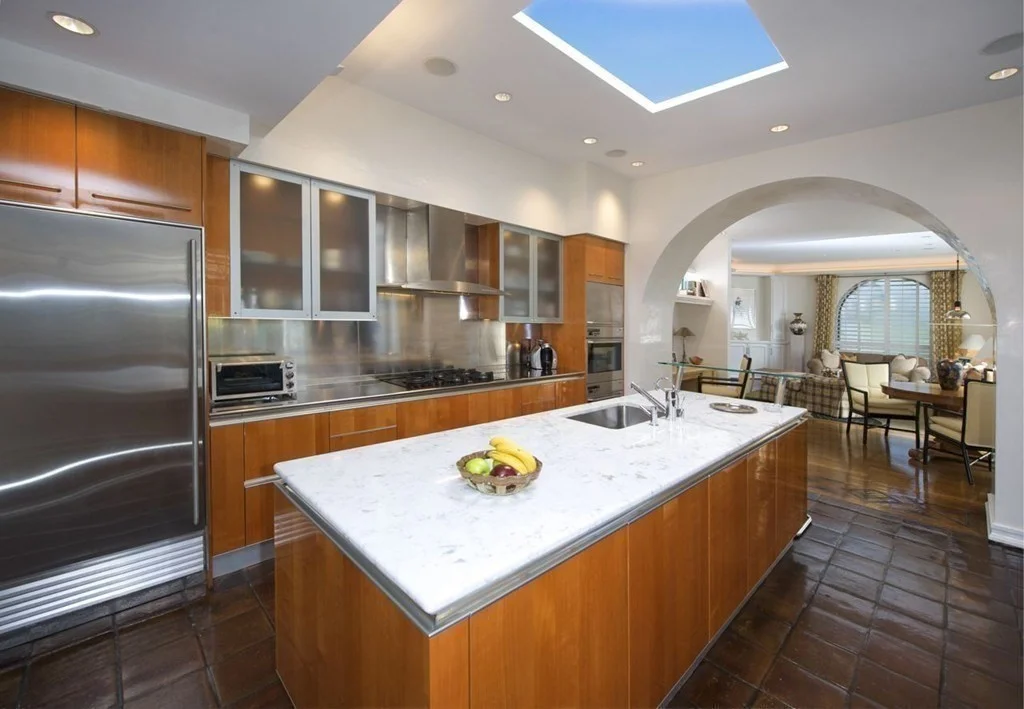 4 bed, 4+ bath apartment for rent at 132 Yarmouth Rd, Chestnut Hill — photo 5 of 22