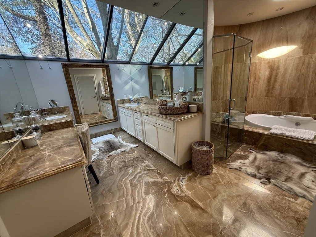4 bed, 4+ bath apartment for rent at 132 Yarmouth Rd, Chestnut Hill — photo 17 of 22
