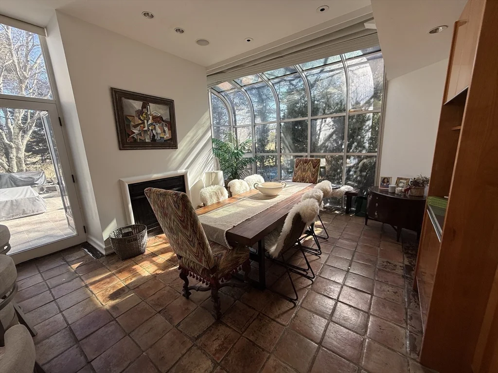 4 bed, 4+ bath apartment for rent at 132 Yarmouth Rd, Chestnut Hill — photo 10 of 22