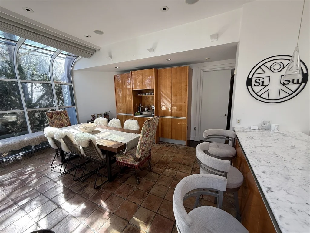 4 bed, 4+ bath apartment for rent at 132 Yarmouth Rd, Chestnut Hill — photo 8 of 22