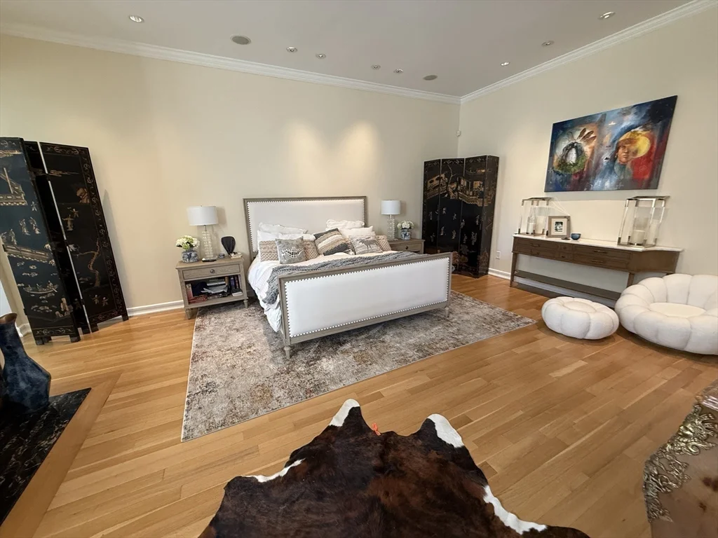 4 bed, 4+ bath apartment for rent at 132 Yarmouth Rd, Chestnut Hill — photo 14 of 22