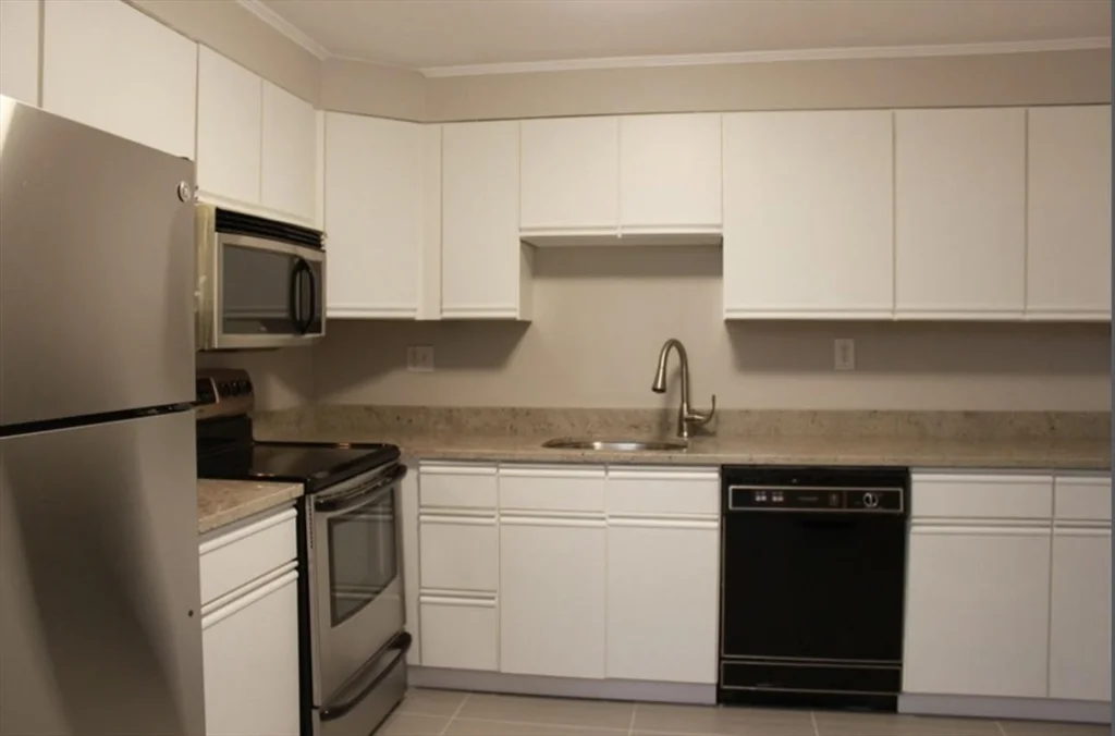 1 bed, 1 bath apartment for rent at 1321 Worcester Rd Unit 405, Framingham — photo 2 of 11
