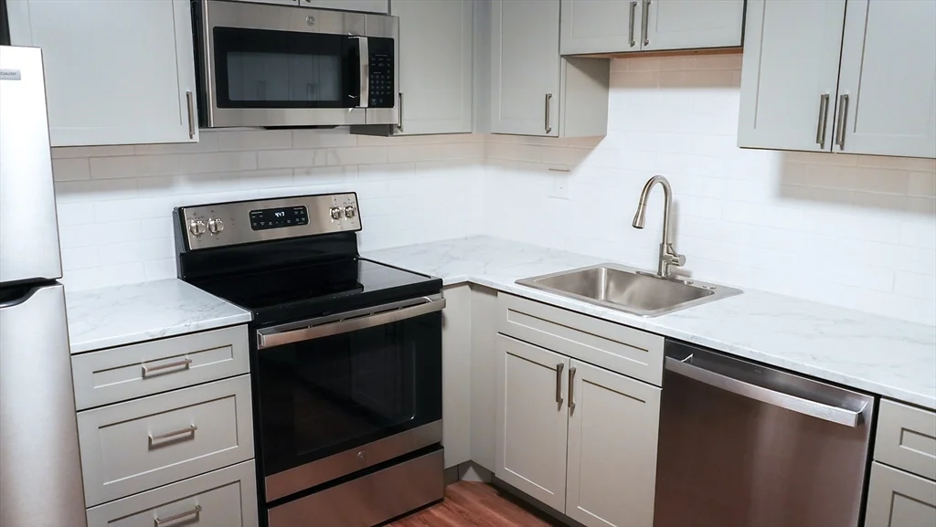 1 bed, 1 bath apartment for rent at 1321 Worcester Rd Unit 501, Framingham — photo 4 of 17