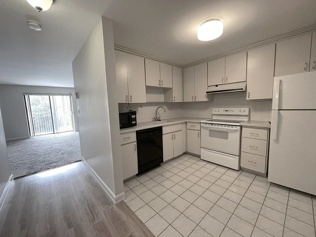Studio bed, 1 bath apartment for rent at 1321 Worcester Rd Unit 507, Framingham — photo 2 of 19
