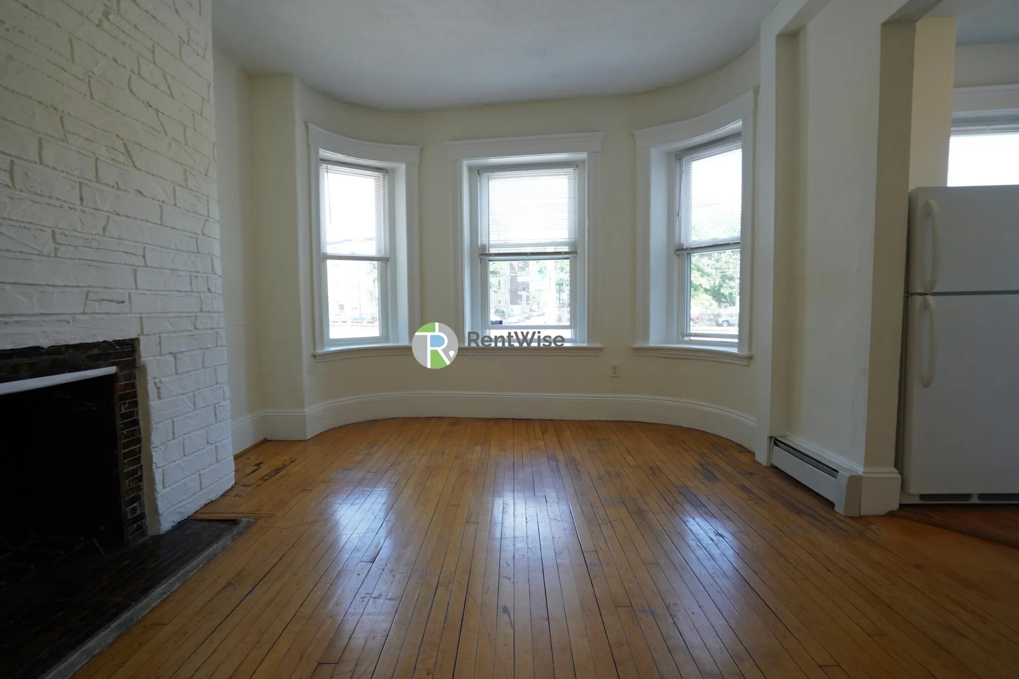2 bed, 1 bath apartment for rent at 1322 Commonwealth Ave Unit 1, Brighton — photo 2 of 16