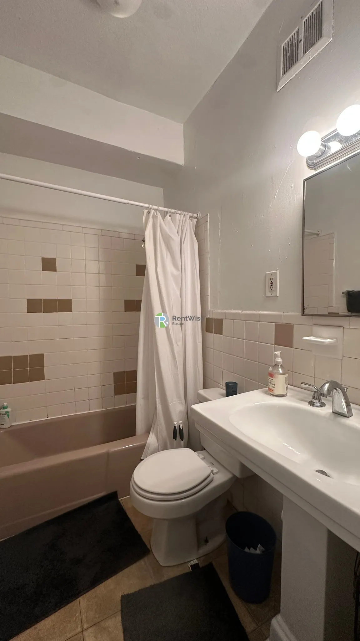 2 bed, 1 bath apartment for rent at 1322 Commonwealth Ave Unit 5, Brighton — photo 5 of 10