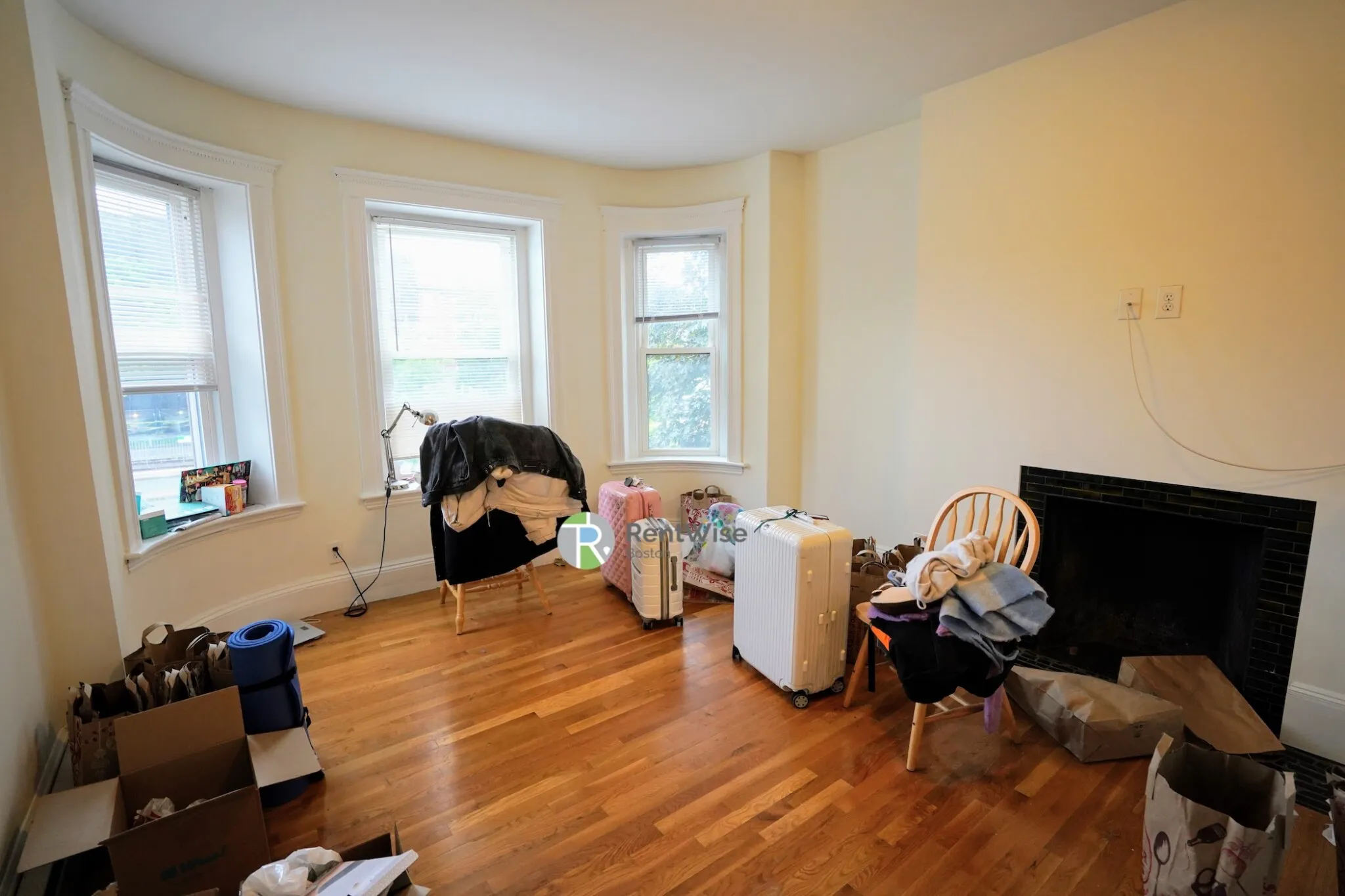2 bed, 1 bath apartment for rent at 1322 Commonwealth Ave Unit 6, Brighton — photo 2 of 15