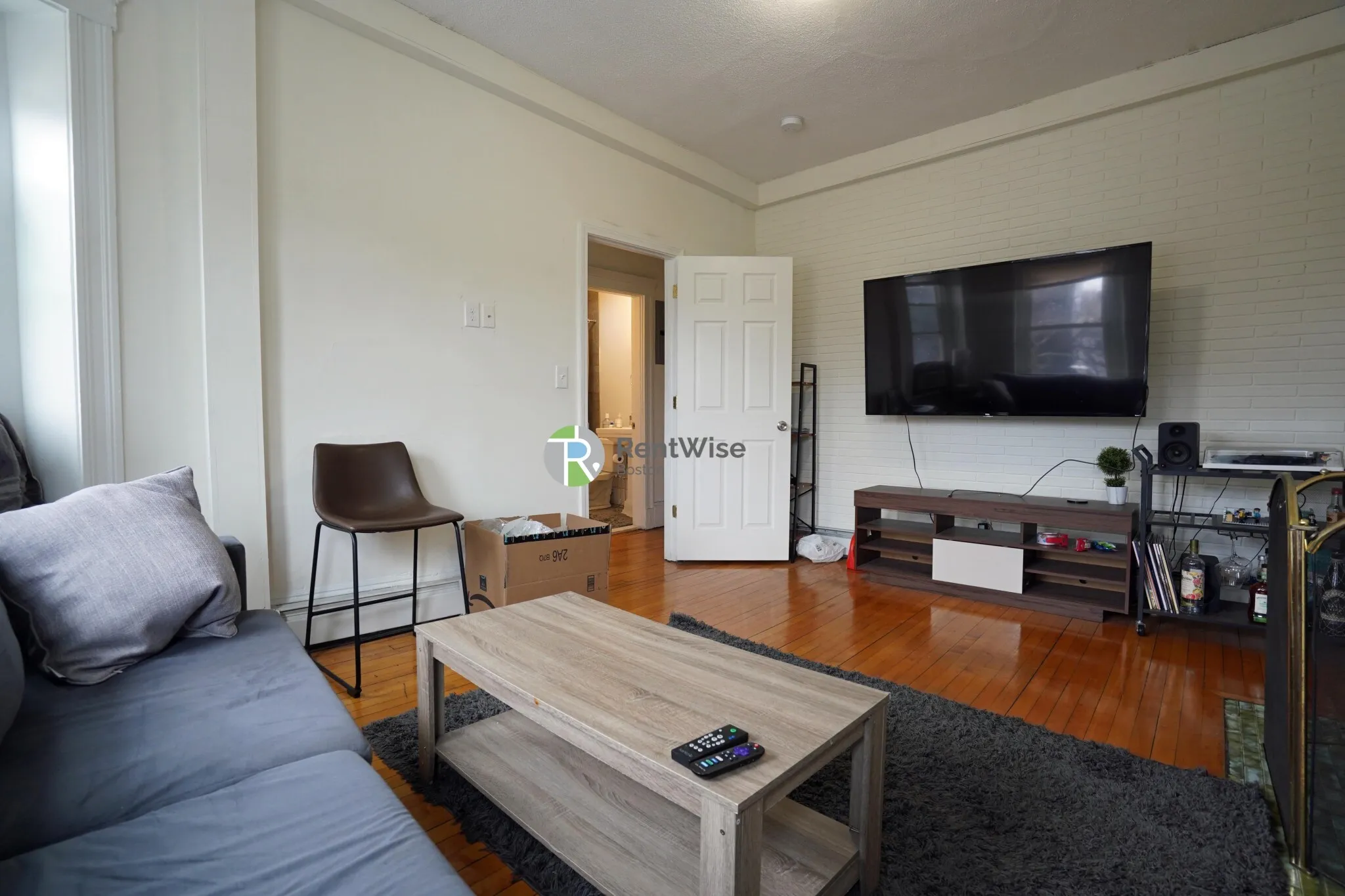 2 bed, 1 bath apartment for rent at 1322 Commonwealth Ave Unit 9, Brighton