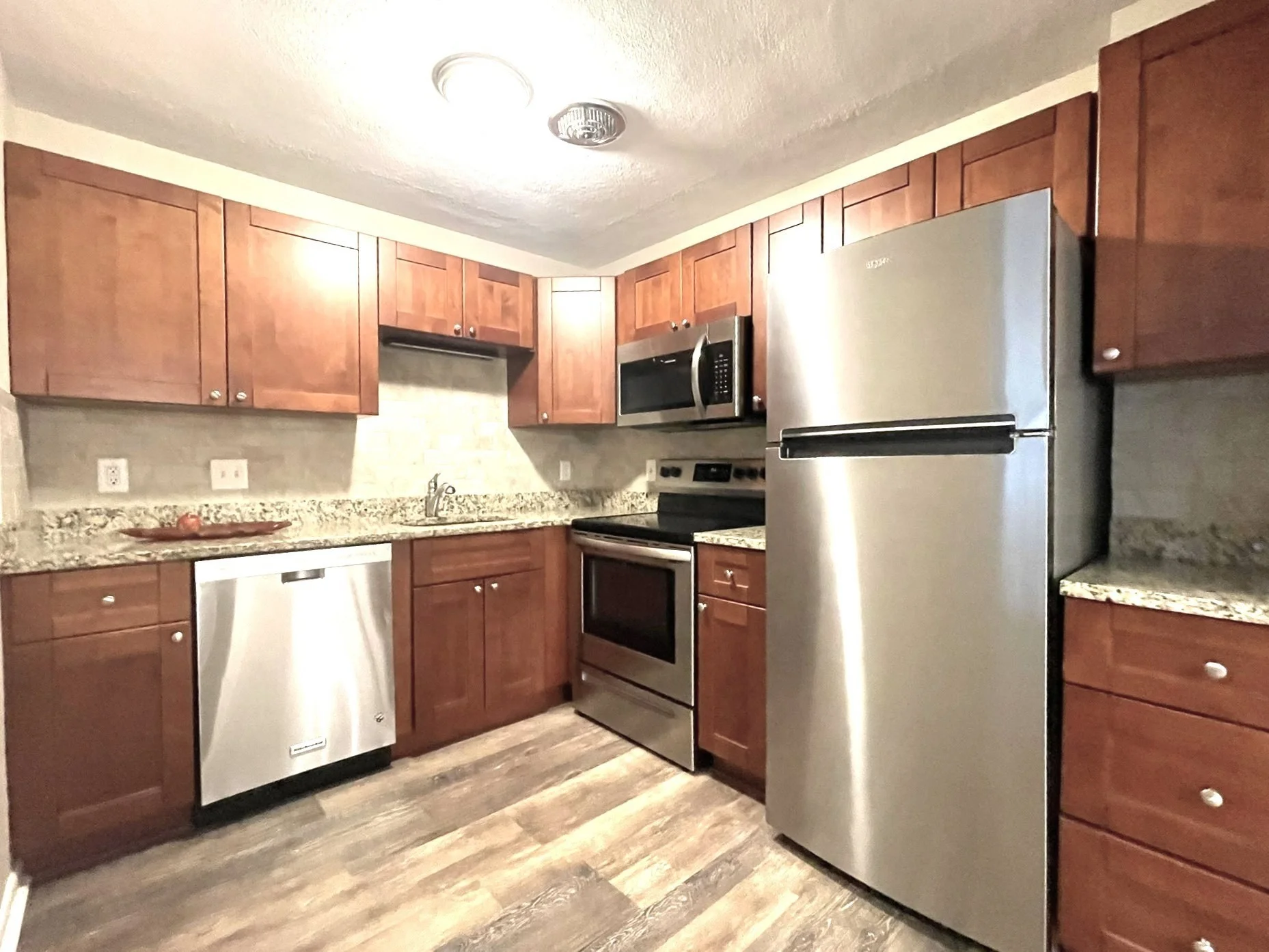 1 bed, 1 bath apartment for rent at 1323 Worcester Rd Unit E7, Framingham — photo 2 of 25