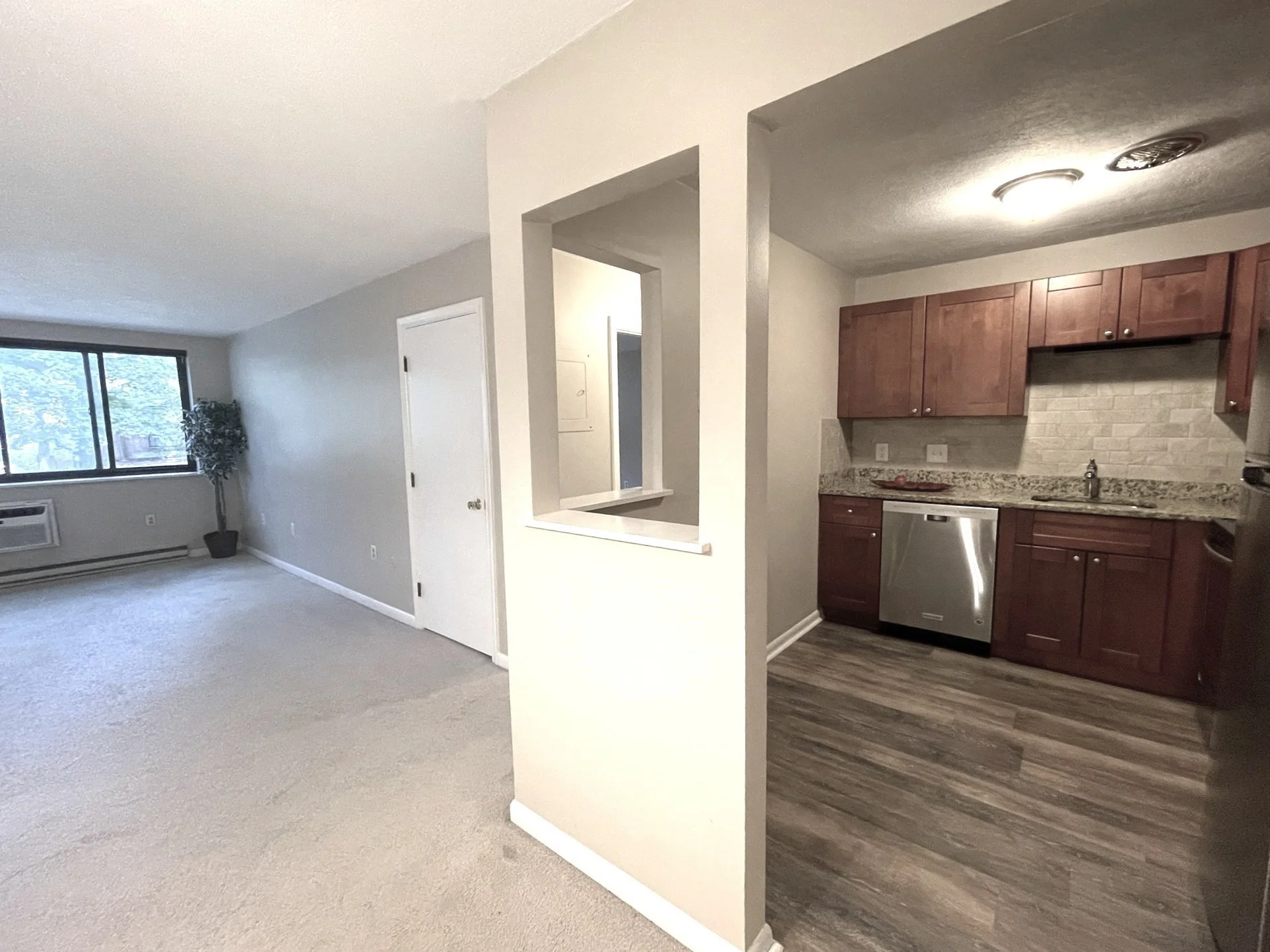 1 bed, 1 bath apartment for rent at 1323 Worcester Rd Unit E7, Framingham — photo 3 of 25