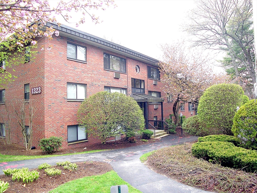 1 bed, 1 bath apartment for rent at 1323 Worcester Rd Unit E7, Framingham