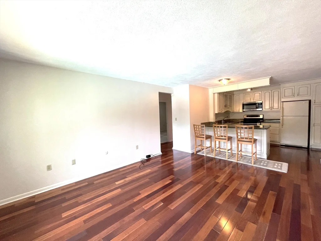 2 bed, 1 bath apartment for rent at 1323 Worcester Rd Unit H8, Framingham — photo 5 of 21