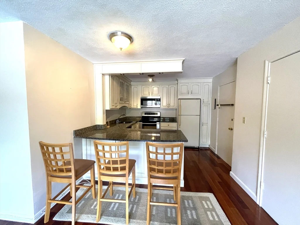 2 bed, 1 bath apartment for rent at 1323 Worcester Rd Unit H8, Framingham — photo 4 of 21