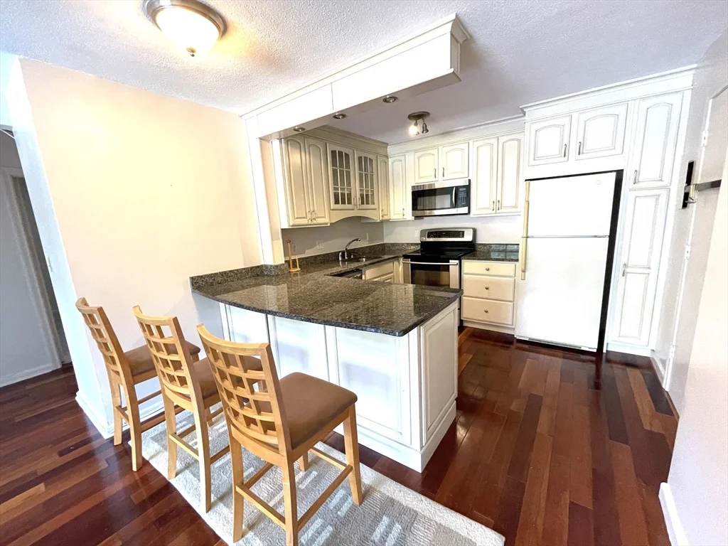 2 bed, 1 bath apartment for rent at 1323 Worcester Rd Unit H8, Framingham — photo 7 of 21