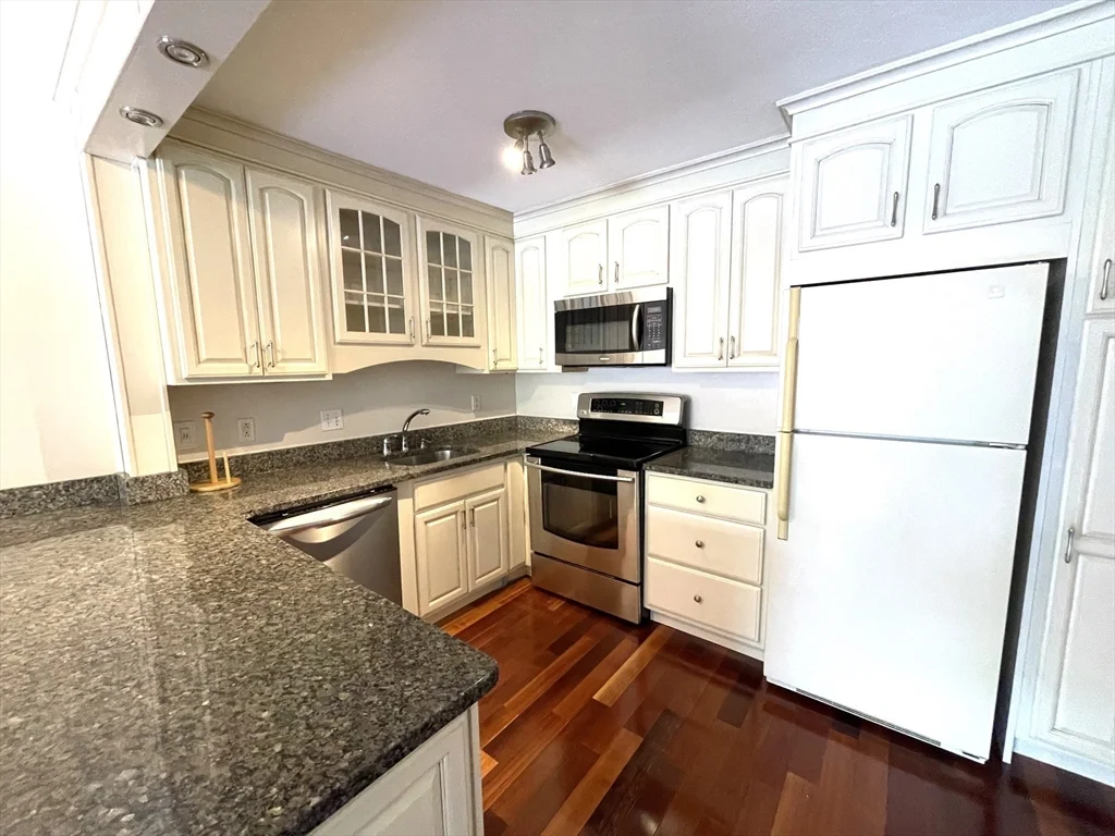 2 bed, 1 bath apartment for rent at 1323 Worcester Rd Unit H8, Framingham — photo 2 of 21