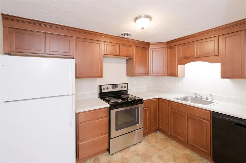 2 bed, 1 bath apartment for rent at 1325 Worcester Rd Unit A2, Framingham — photo 4 of 19