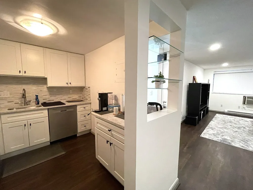 1 bed, 1 bath apartment for rent at 1325 Worcester Rd Unit C3, Framingham — photo 9 of 27