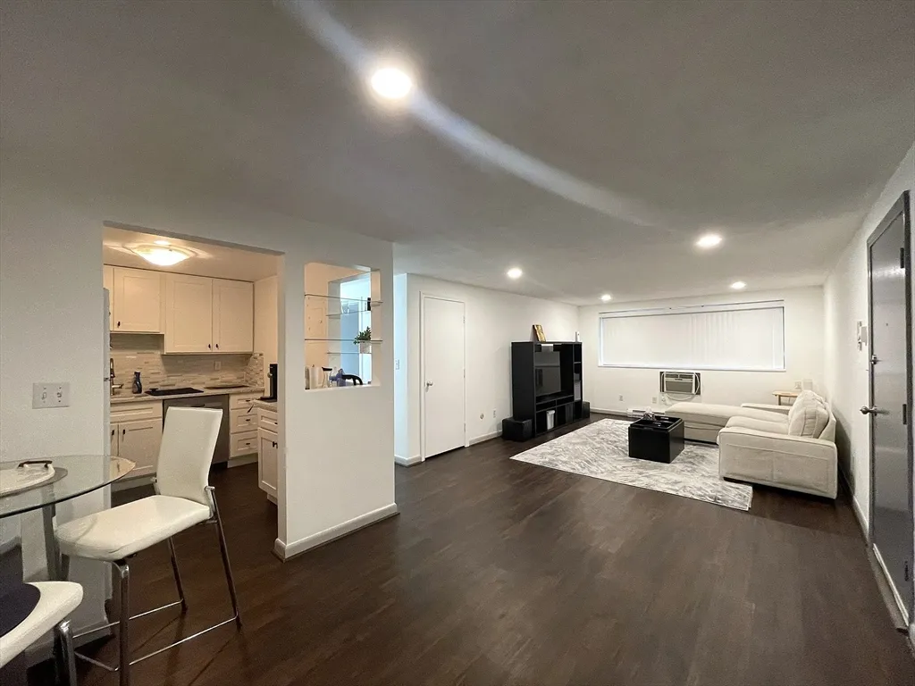 1 bed, 1 bath apartment for rent at 1325 Worcester Rd Unit C3, Framingham — photo 3 of 27