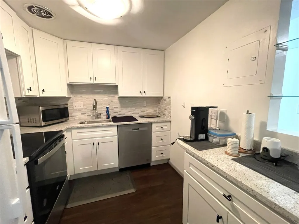 1 bed, 1 bath apartment for rent at 1325 Worcester Rd Unit C3, Framingham — photo 11 of 27
