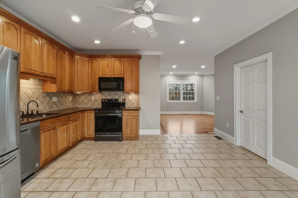 2 bed, 2 bath apartment for rent at 1327 Liberty Unit 2, Braintree — photo 10 of 20